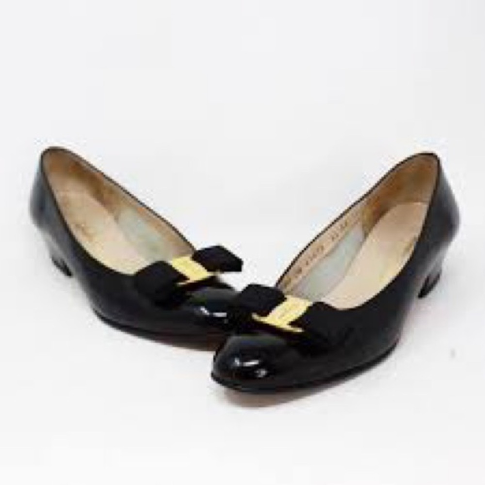 Salvatore Ferragamo. Vintage Vara Classic Block Heel. Size  6.5 AA (narrow).